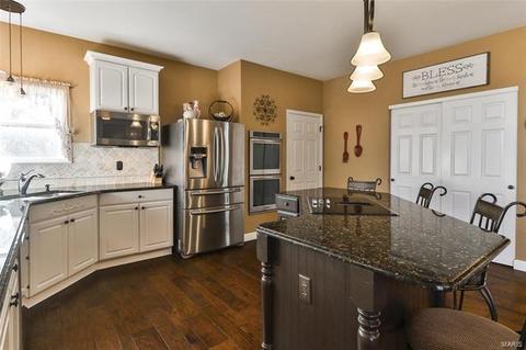 578 Castle Ridge Dr, Ballwin, MO 63021 photo 9