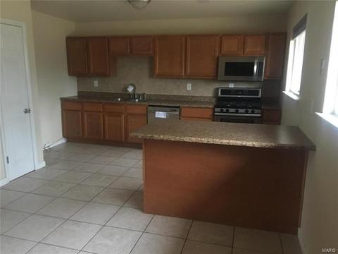 703 Plaza Dr, O'fallon, MO 63366 photo 4