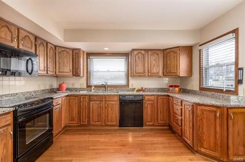 417 Lennox Dr, Ballwin, MO 63011 photo 4