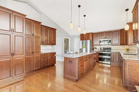 210 Chestnut Hill Dr, O'fallon, MO 63368 photo 9