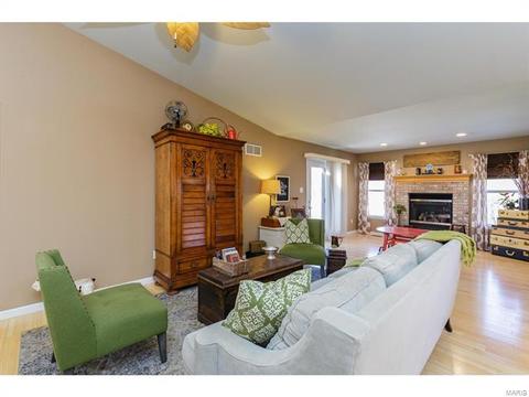 25 Thoreau Ct, O'fallon, MO 63366 photo 2