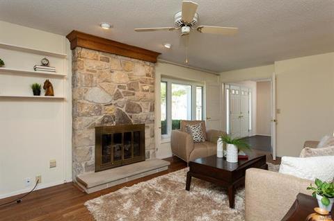 465 Hillbrook Dr, Ballwin, MO 63011 photo 2