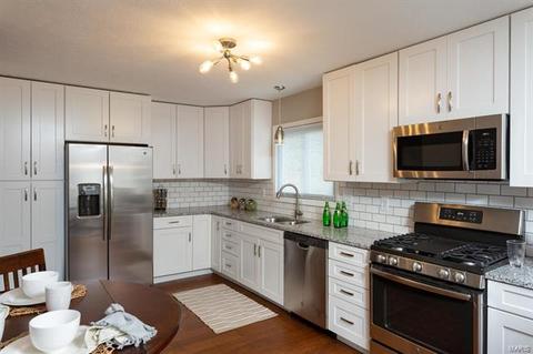 1255 Jade Wind Cir, Ballwin, MO 63011 photo 3