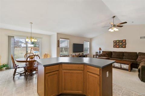 517 Springhurst Pkwy, O'fallon, MO 63368 photo 6