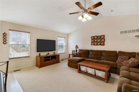 517 Springhurst Pkwy, O'fallon, MO 63368 photo 5