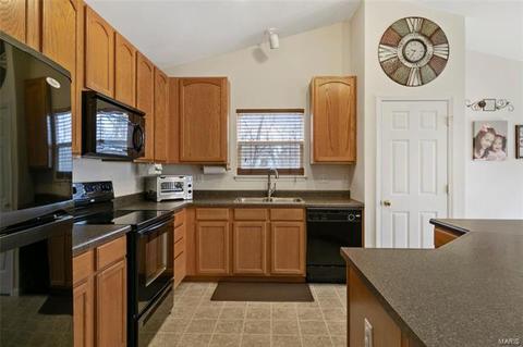 517 Springhurst Pkwy, O'fallon, MO 63368 photo 8