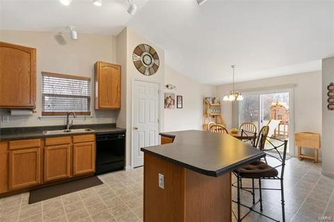 517 Springhurst Pkwy, O'fallon, MO 63368 photo 7