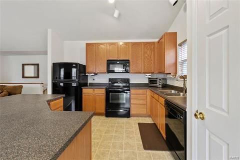 517 Springhurst Pkwy, O'fallon, MO 63368 photo 9