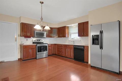 785 Berquist, Ballwin, MO 63011 photo 11