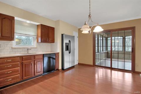 785 Berquist, Ballwin, MO 63011 photo 9