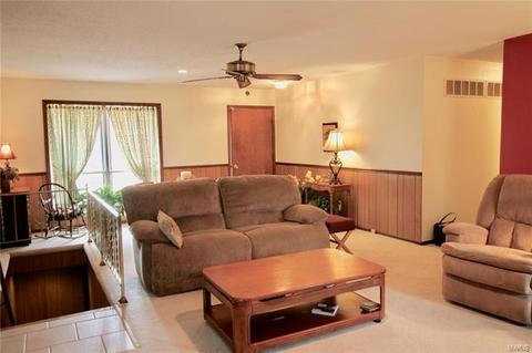 3284 Gwengreen Dr, Bridgeton, MO 63044 photo 3
