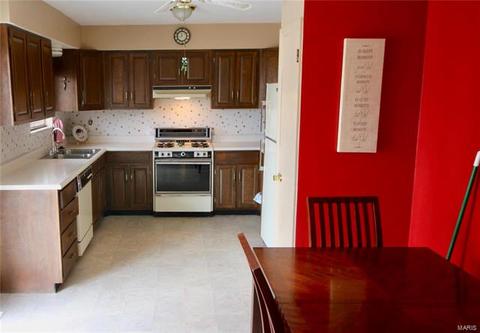 3284 Gwengreen Dr, Bridgeton, MO 63044 photo 5
