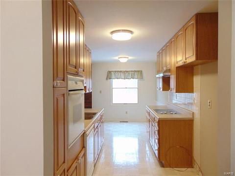 323 Wildforest Dr, Ballwin, MO 63011 photo 7