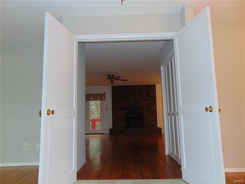 323 Wildforest Dr, Ballwin, MO 63011 photo 2