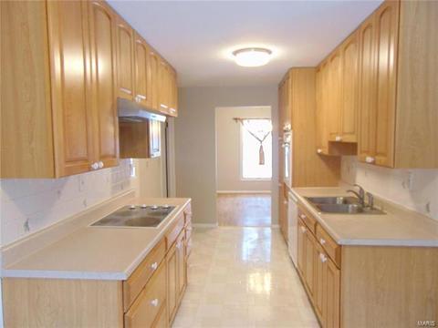 323 Wildforest Dr, Ballwin, MO 63011 photo 8