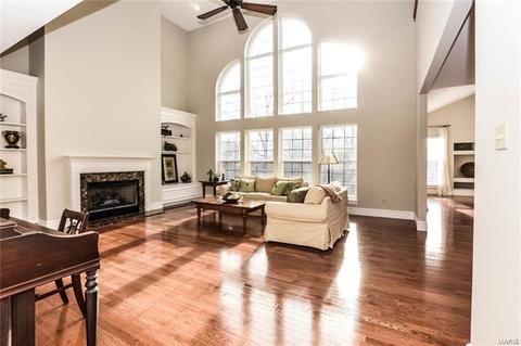 523 Roaring Fork Dr, Grover, MO 63040 photo 5