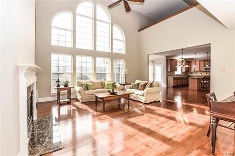 523 Roaring Fork Dr, Grover, MO 63040 photo 2