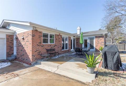 425 Tamarack Dr, Ballwin, MO 63011 photo 4