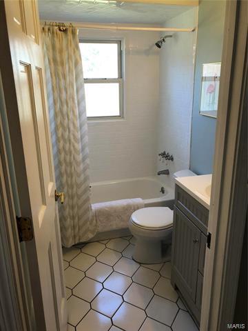141 Mockingbird, Ballwin, MO 63021 photo 3