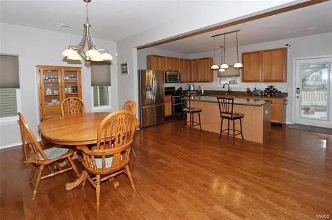 325 Hawks View Dr, O'fallon, MO 63368 photo 9