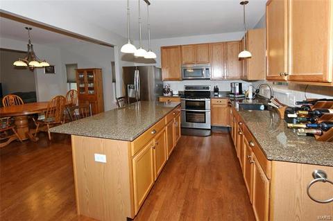 325 Hawks View Dr, O'fallon, MO 63368 photo 12