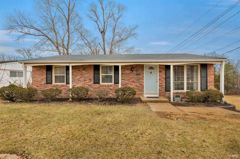 1205 Rivoli Dr, Manchester, MO 63011 photo 1