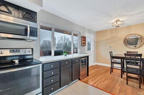 1205 Rivoli Dr, Manchester, MO 63011 photo 4
