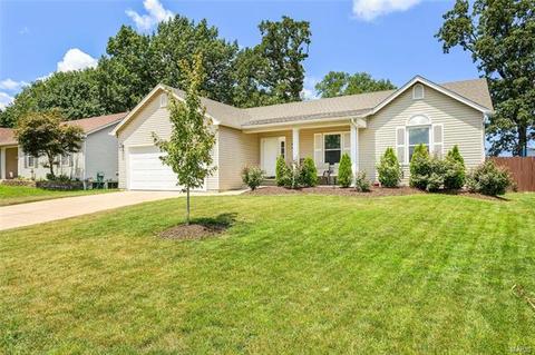 840 Molloy Dr, O'fallon, MO 63366 photo 2