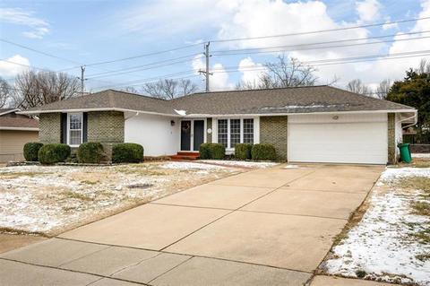 400 Palermo, Ballwin, MO 63021 photo 2