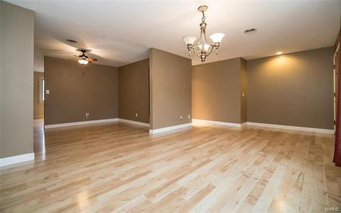 577 Fieldstone Ln, Ballwin, MO 63011 photo 4