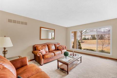 812 Wayfarer Dr, Manchester, MO 63021 photo 3