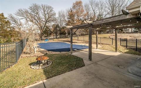 5529 Hennsley Cir, Weldon Spring, MO 63304 photo 2