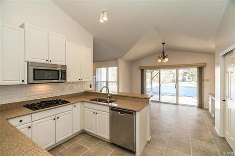 5529 Hennsley Cir, Weldon Spring, MO 63304 photo 20