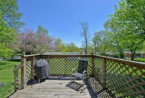 228 Saint Marys Dr, Ballwin, MO 63021 photo 5