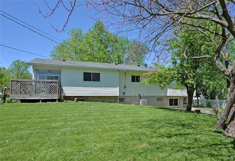 228 Saint Marys Dr, Ballwin, MO 63021 photo 3