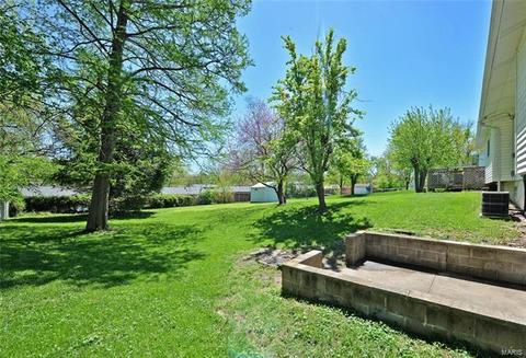 228 Saint Marys Dr, Ballwin, MO 63021 photo 4