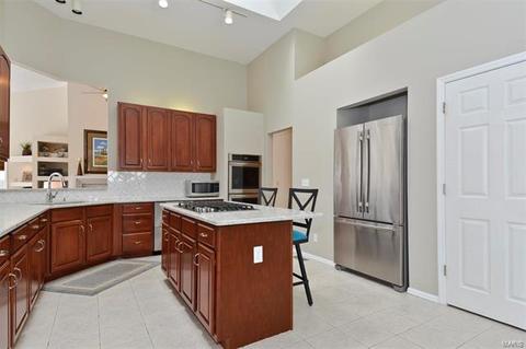 16023 Forest Valley Dr, Ballwin, MO 63021 photo 8