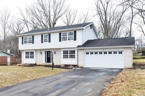 330 Algonquin, Ballwin, MO 63011 photo 2
