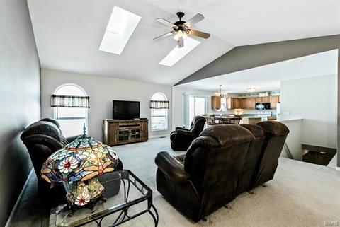 137 Grey Wolf Dr, O'fallon, MO 63366 photo 2