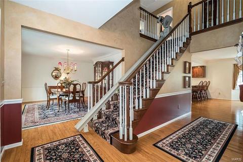 16223 Forest Meadows Dr, Chesterfield, MO 63005 photo 2