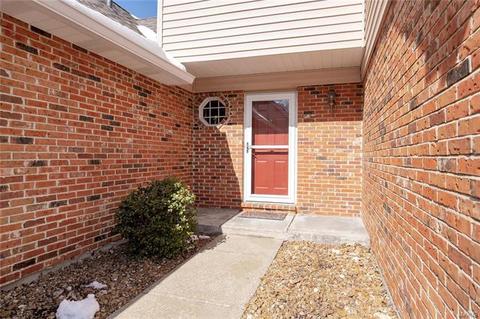1313 Tahoe Valley Ct, Ballwin, MO 63021 photo 2
