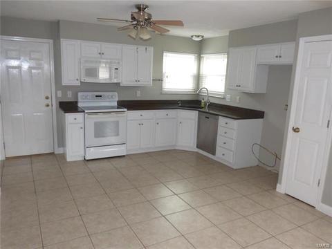 601 Rustic Valley Dr, Ballwin, MO 63021 photo 4