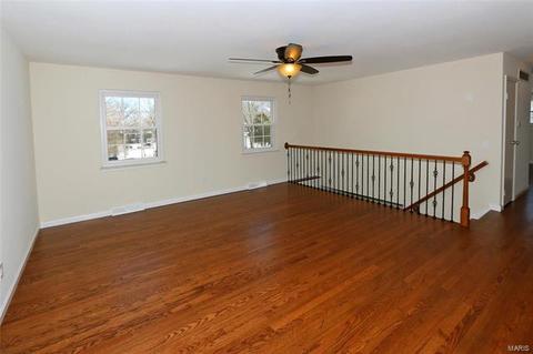 703 Chantilly Ct, Ballwin, MO 63011 photo 3