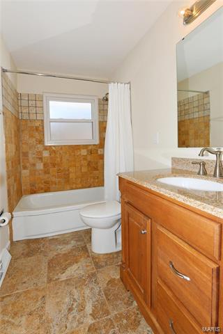 703 Chantilly Ct, Ballwin, MO 63011 photo 9