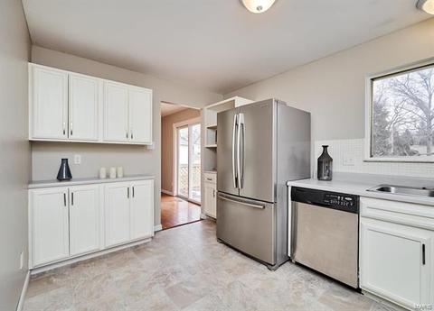 400 Coventry Ln, Manchester, MO 63021 photo 9