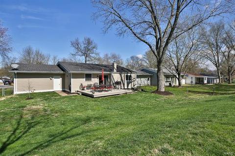 564 Goldwood Dr, Ballwin, MO 63021 photo 2