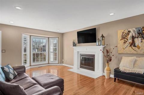 1043 Johanna Dr, Ballwin, MO 63021 photo 3