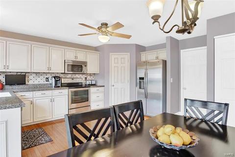 1043 Johanna Dr, Ballwin, MO 63021 photo 9