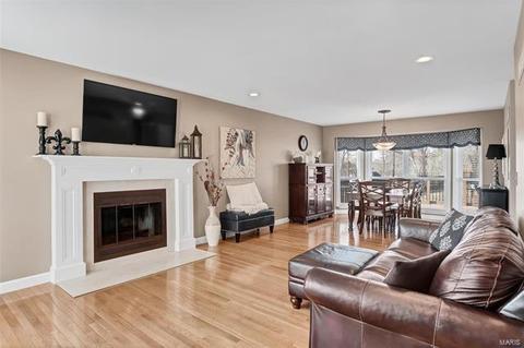 1043 Johanna Dr, Ballwin, MO 63021 photo 5