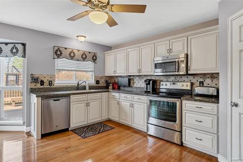 1043 Johanna Dr, Ballwin, MO 63021 photo 7